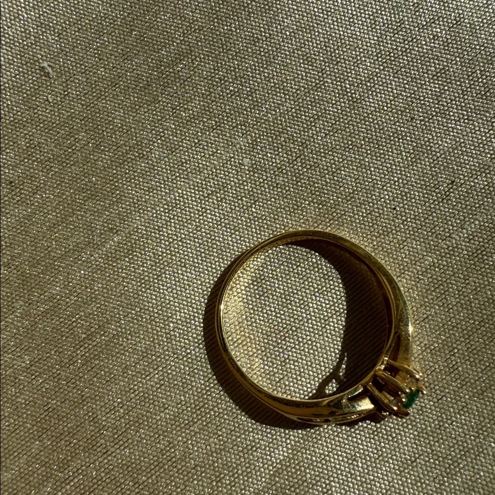 18KT GOLD EMERALD & DIAMOND RING - Picture 5 of 5